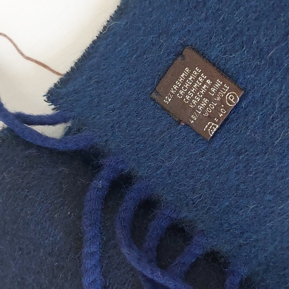 Givenchy cashmere scarf - Picture 9 of 13